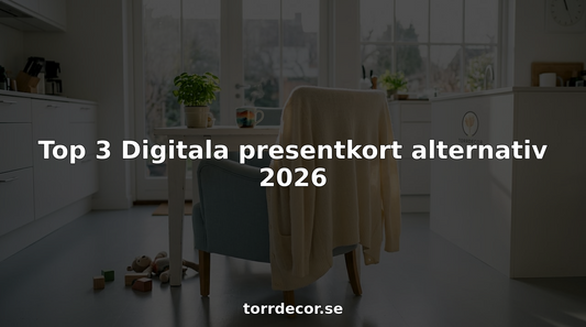Kvinna sitter i vardagsrummet och jämför olika digitala presentkort